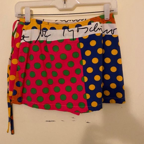 SHORTS - Picture 2 of 2